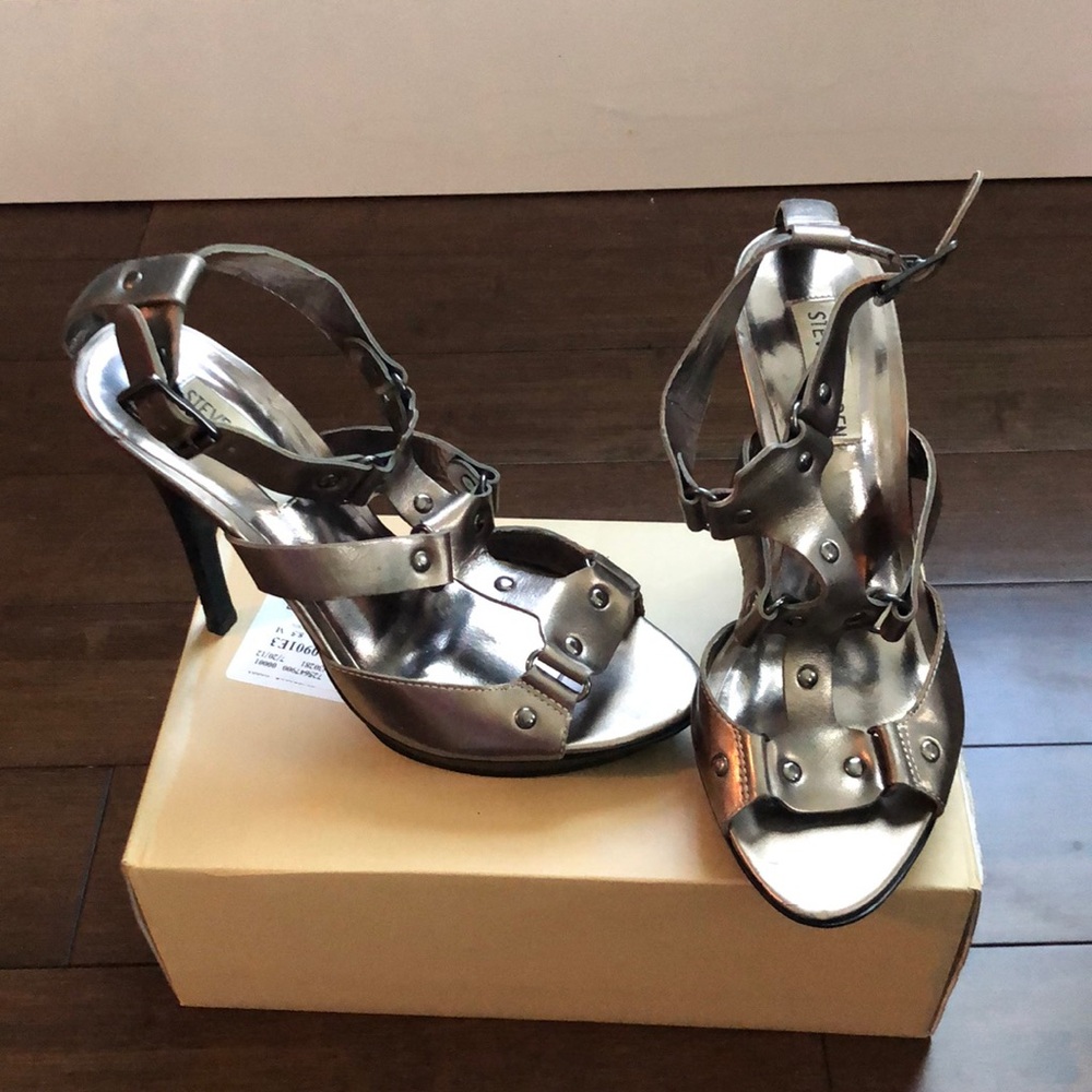 Steve Madden bronze strappy platform size 8 1/2